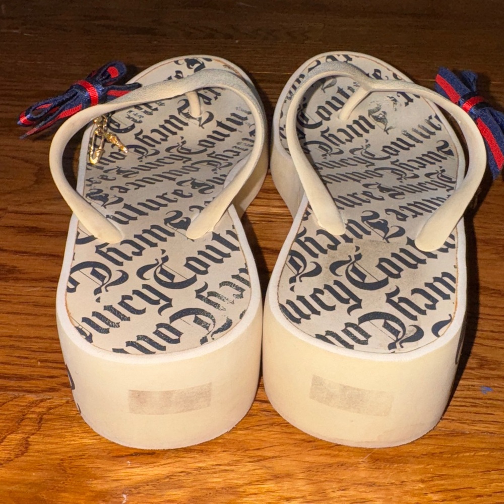 Vintage Juicy Couture Cream Flip Flops with Navy Bow Size 5 - Picture 6 of 6